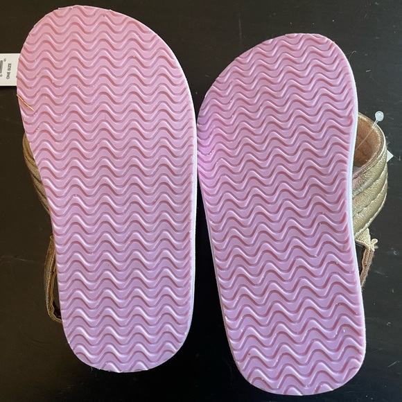 Cat and Jack toddler flip flops - Picture 2 of 2